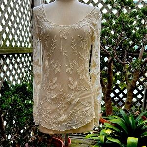 Everleigh Cream Mesh Embroidered Flowered Blouse. Size Medium EUC